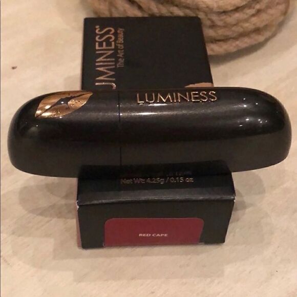 NEW Luminess creme confession lipstick in Red Cape - Picture 4 of 6